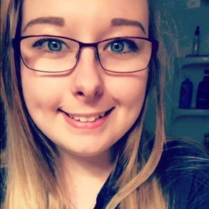 Meet your Posher, Abbey